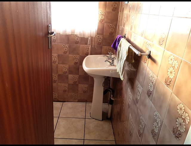 3 BEDROOM FLAT FOR SALE IN VEREENIGING CENTRAL
